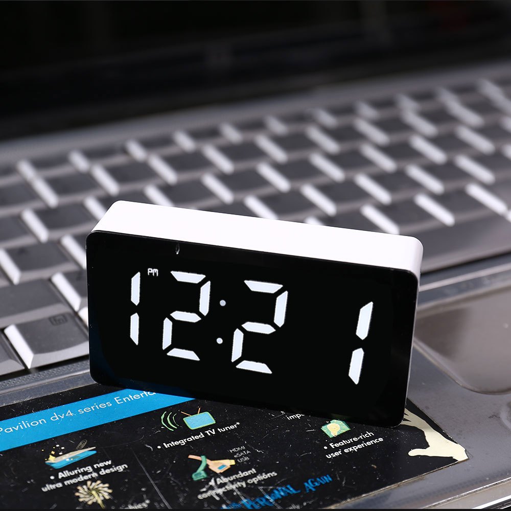 LED Electronic Watch Mirror Al - Electronics Gadgets For Home recensione e prezzo